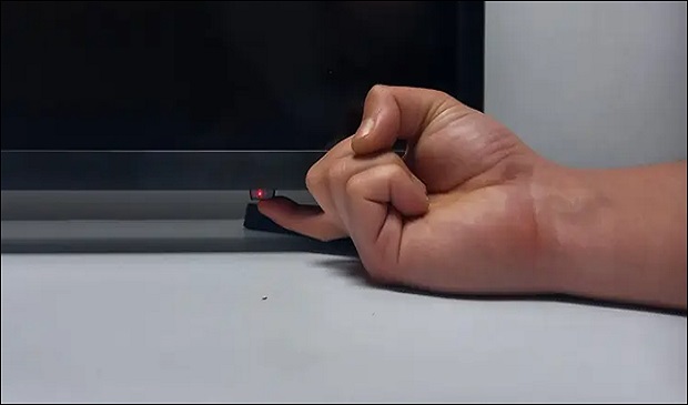 چشمک زدن چراغ تلویزیون